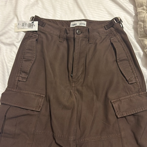 Aritzia TNA Supply Cargo Pants Size 0 - Picture 2 of 5